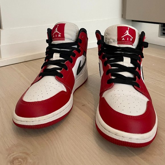 AUTHENTIC Jordan 1 Mid Chicago (GS) - Picture 3 of 7